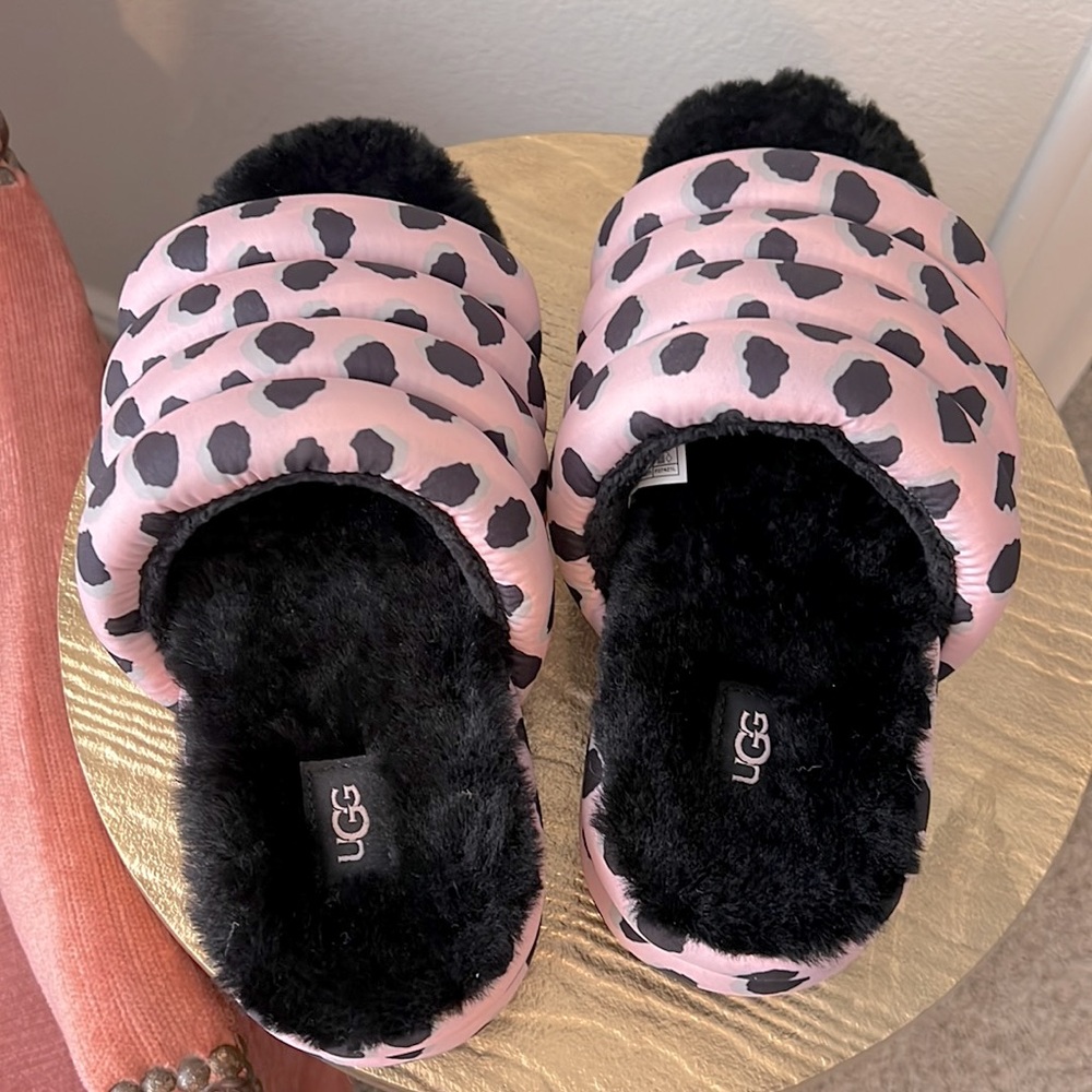 UGG Maxi Slides, pink leopard platform puff, black lambs wool, size 7 women’s - Picture 10 of 13